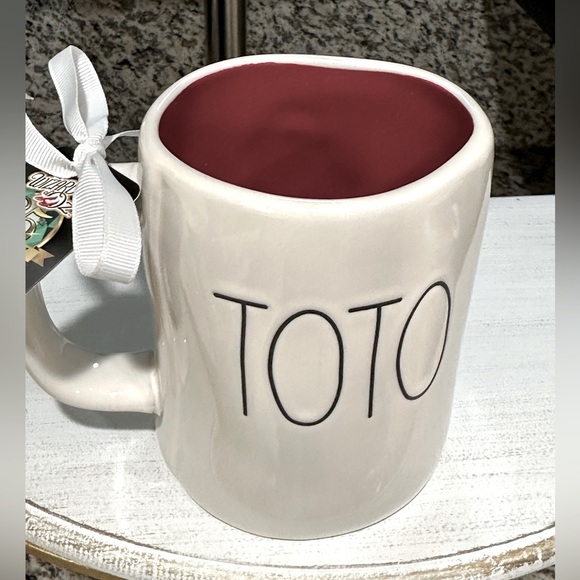 NEW 2024 Rae Dunn Wizard of Oz puppy “TOTO” red inside Mug Cup - Picture 4 of 4